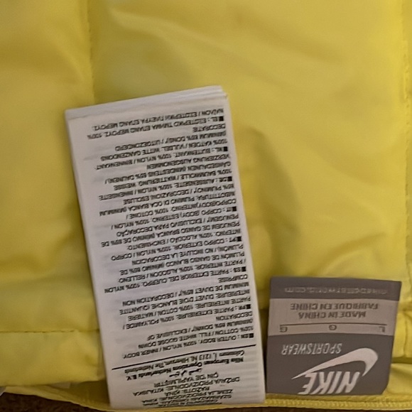 Nike Neon Yellow Puffer Reversible Vest - Picture 7 of 9